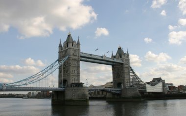 Londra Kule Köprüsü