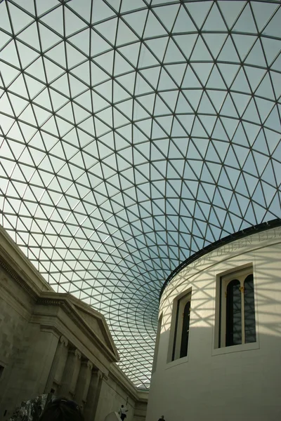 Techo de cristal en el atrio del Museo Británico de Londres, Inglaterra —  Fotos de Stock
