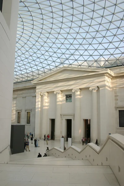 Acoperiș de sticlă pe atriumul British Museum din Londra, Anglia — Fotografie, imagine de stoc