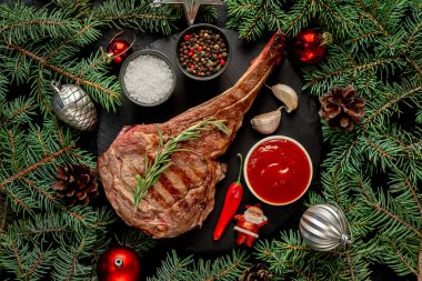 et ve sebzeler siyah zemin üzerinde, üst görünüm