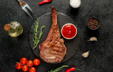 et ve sebzeler siyah zemin üzerinde, üst görünüm