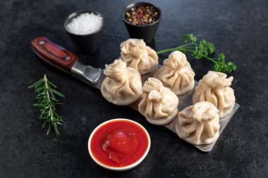 ev yapımı soslu khinkaliler.