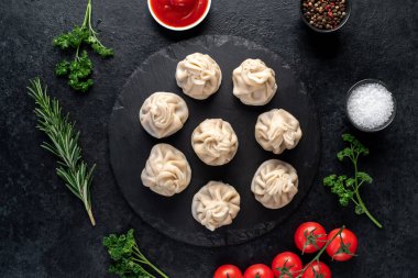 Khinkali 'lerin üst görüntüsü, ev yapımı Gürcü yemekleri. 