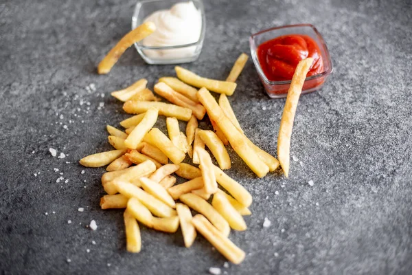 Papas Fritas Con Salsa Tomate Fondo Mesa Salsa — Foto de Stock