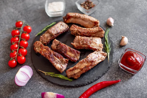 Grilled Pork Ribs Spices Herbs Grey Background — Foto de Stock