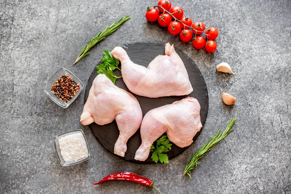 Top View Raw Chicken Legs Herbs Spices Wooden Board — Stock fotografie