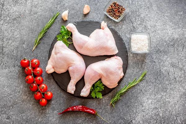 Top View Raw Chicken Legs Herbs Spices Wooden Board — Stock fotografie