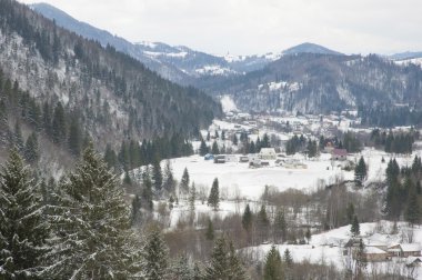 Kışın Karpat Dağları.