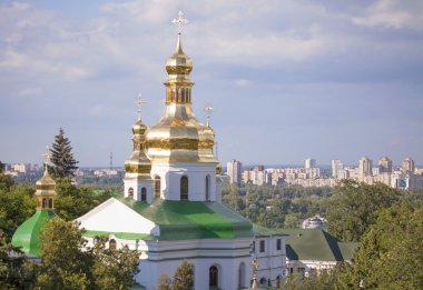 mağaralar Manastırı Kiev cupolas.