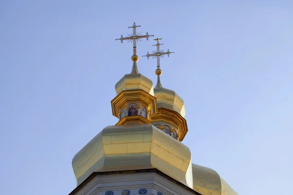 Cupolas del Monasterio de las Cuevas en Kiev . —  Fotos de Stock