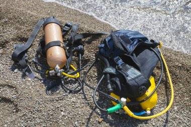 scuba dalış ekipmanı kümesi.