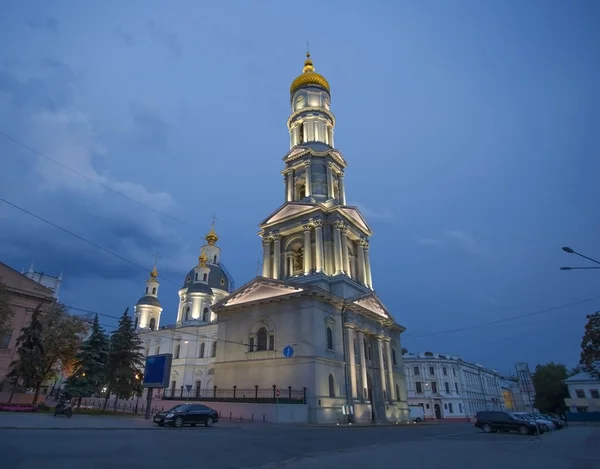 Kathedraal van de veronderstelling in de nacht, Charkov. Stockafbeelding
