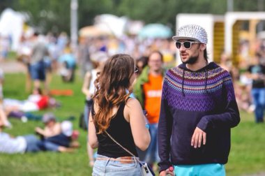 Piknik afisha üzerinde aguzarova