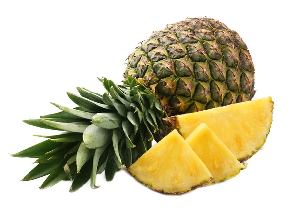 Moden ananas på hvitt. – stockfoto