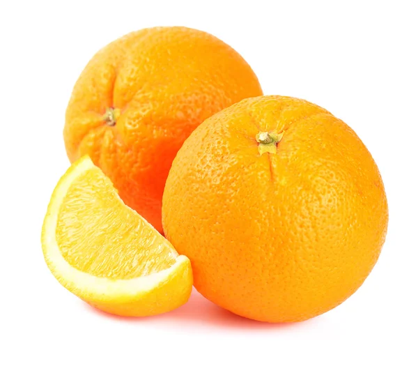 Rijp oranje op een wit. — Stockfoto