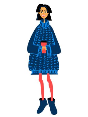 Vektör grafikleri. Büyük mavi süveterli, gülümseyen genç bir kadın. Elinde beyaz arka planda tek kullanımlık bir fincan kahve var. Konsept soğuk mevsim..