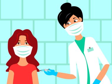 Beyaz profesyonel üniformalı bir doktor, tıbbi bir ofiste koruyucu maske takmış güzel bir kadını aşılıyor. Kavram durdurma, koronavirüs