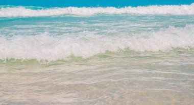 Cala Agulla, Mayorka sahillerinde dalgalar