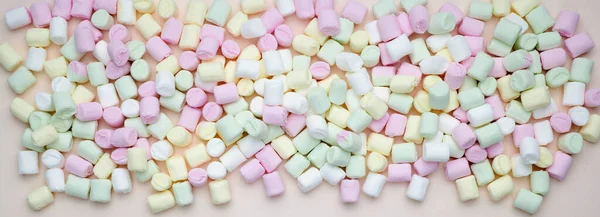 Pastel colored small marshmallows banner — Stock Photo, Image