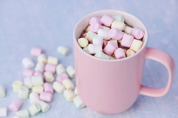 Pink Cup Hot Chocolate Many Small Colorful Marshmallows Blue Background — Stock Photo, Image