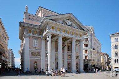 Trieste, İtalya - 26 Temmuz 2022: Palazzo Della Borsa, Trieste. Şu anda Trieste Ticaret Odası 'nın merkezidir..