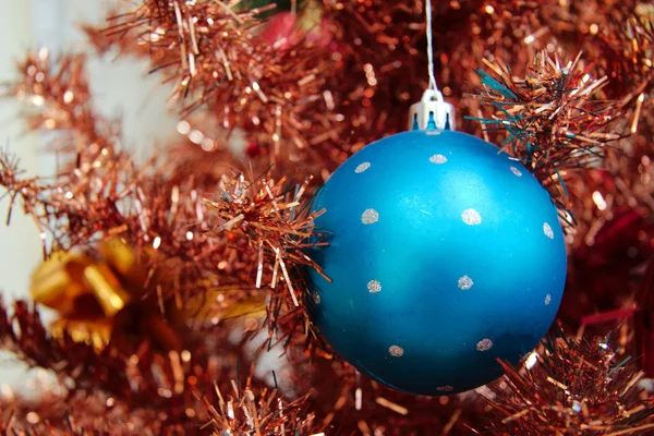 Blauer Weihnachtsball — Stockfoto