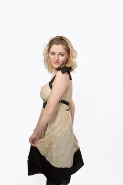 güzel sarışın çekici elbise