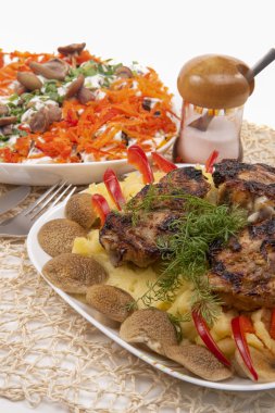 püre patates, mashrooms ile sebze kızarmış taze et
