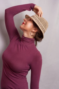 Hasır Şapkalı kadın