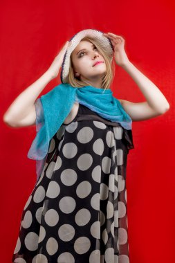 sarışın seyir şapka