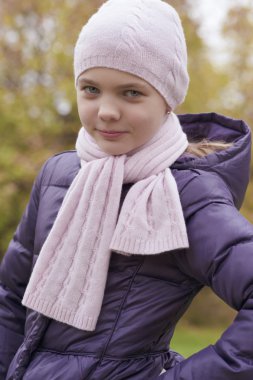 Beyaz genç kız portresi