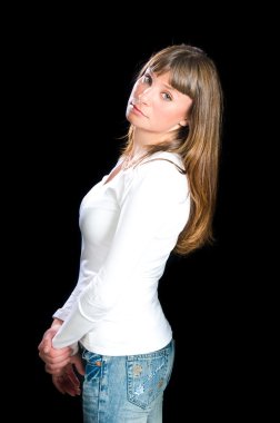 Beyaz ceketli genç sarışın