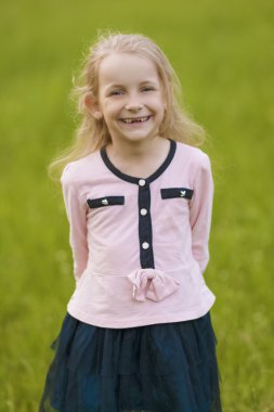 mutlu çocuk gülümseyen