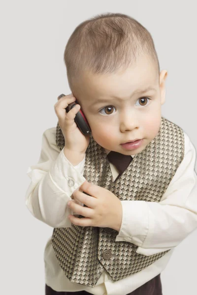 Telefonla konuşurken çocuk