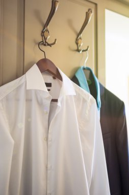 erkek gömlek ve takım birlikte