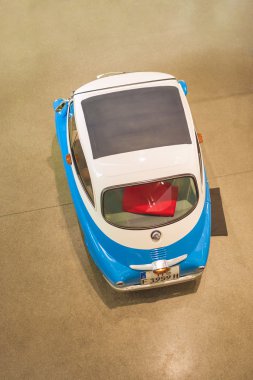 Münih, Almanya-17 Haziran 2012: bmw Isetta küçük araba gösterisinde üzerinde