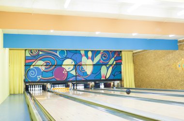 bir top inişli çıkışlı Bahçesi şeritleri Bovling