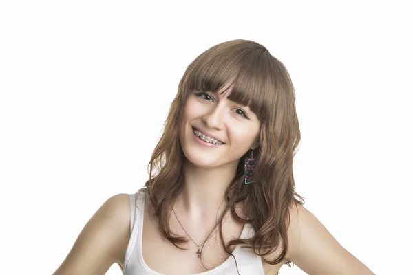 dişlerde destekleri ile güzel bir genç kadın portresi