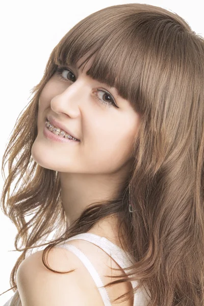 dişlerde destekleri ile güzel bir genç kadın portre portre