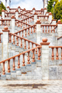 Mermer Katedral Yıldız Yolu ve Fenerler Hattı. Dikey Resim Kompozisyonu