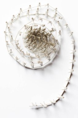 Silver Teneke Dış PCB Açısal Bağlantı Hattı Beyaz Arkaplan Üzerinde. Dikey Resim Kompozisyonu