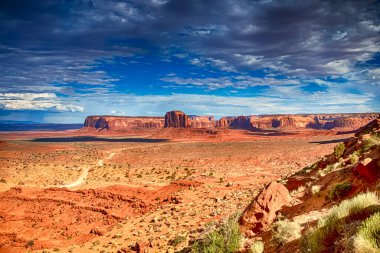 Seyahat belgesi. Amerika Birleşik Devletleri Utah Eyaleti 'ndeki Kırmızı Anıt Vadisi. Yatay Resim Kompozisyonu