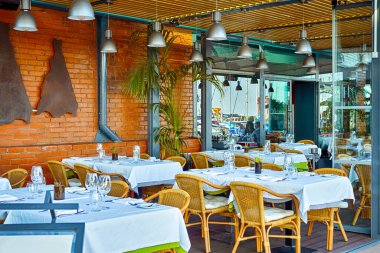 Portekiz Seyahat Konsepti. Lizbon Limanı, Portekiz 'de rahat bir Açık Restoran. Yatay Resim