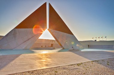 Lizbon, Portekiz - 22 Ekim 2019: Belem Kulesi yakınlarındaki Lizbon 'da Monumento Nacional Aos Combatentes do Ultramar olarak bilinen Denizaşırı Savaşçılar Anıtı