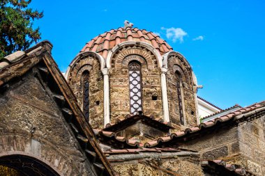 Bakire Meryem Kilisesi, Panagia Kapnikarea Kilisesi veya sadece Kapnikarea, Atina 'nın en eski kiliselerinden biridir..