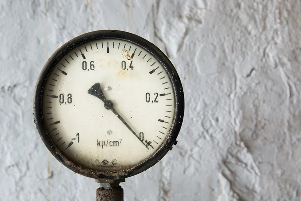 Altes Manometer auf Grunge-Hintergrund — Stockfoto