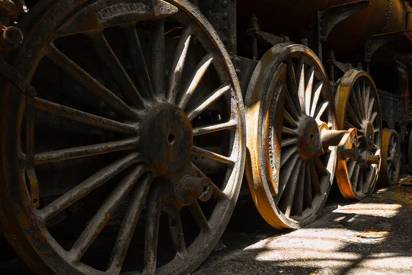 Grunge old steam locomotive wheels — Stock Photo, Image