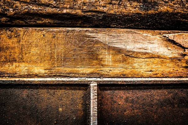Eski endüstriyel ahşap ve paslı metal doku — Stok fotoğraf