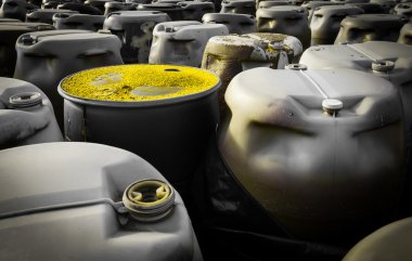 zehirli atık çöplüğü, plastik varil