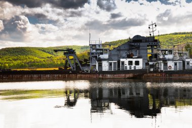 eski terk edilmiş gemi su dock yansıması